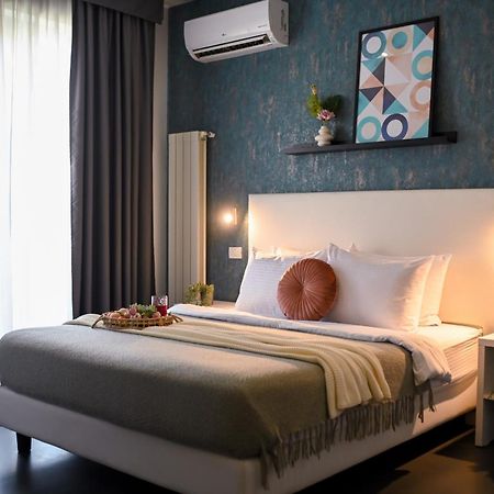 Urban Elegance - Stylish Central Accommodation Bucarest Esterno foto
