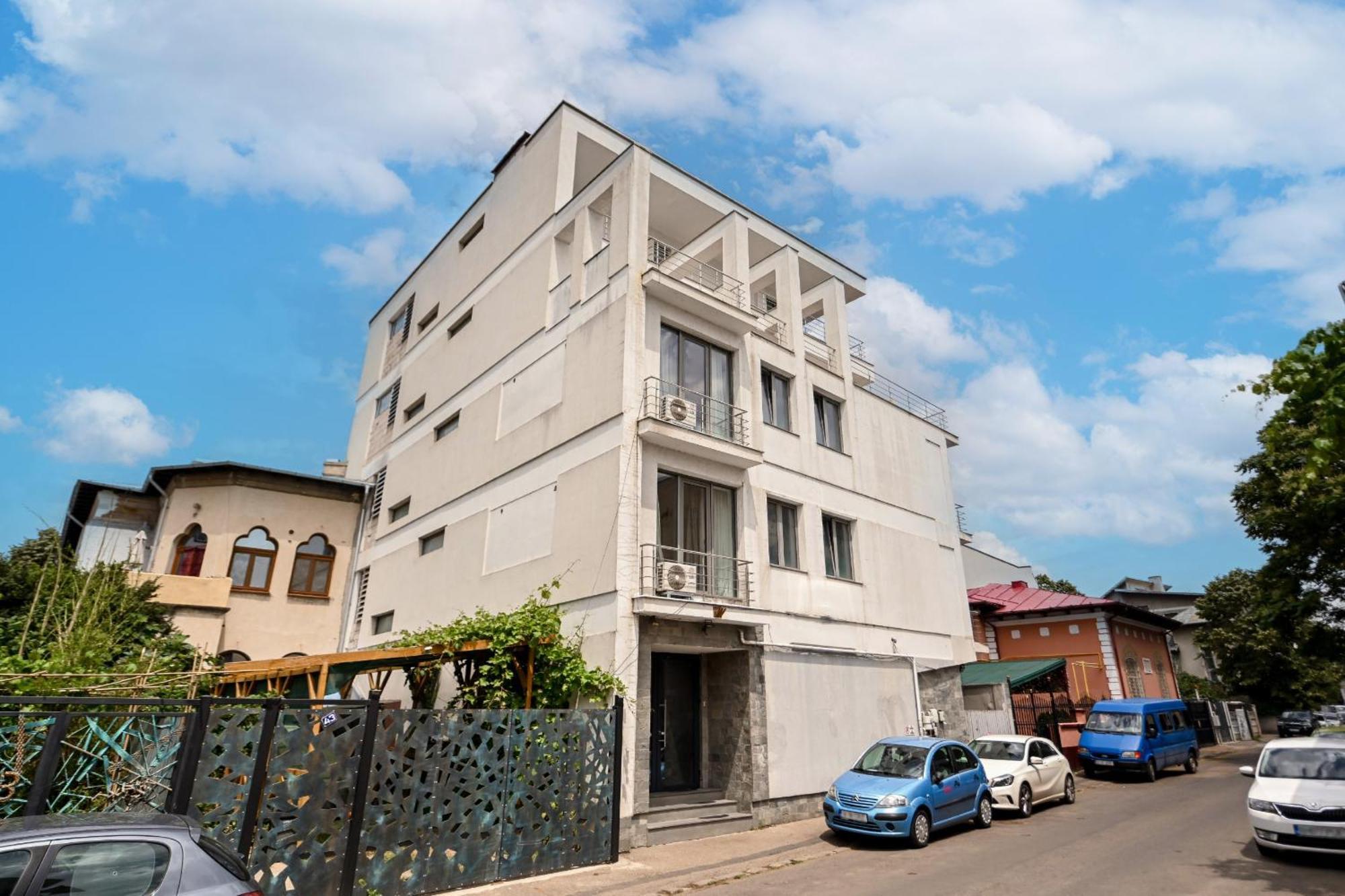 Urban Elegance - Stylish Central Accommodation Bucarest Esterno foto