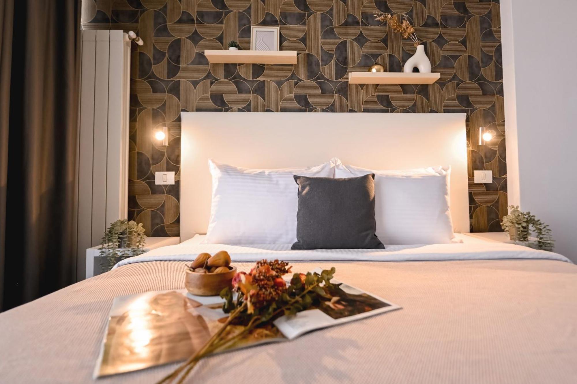 Urban Elegance - Stylish Central Accommodation Bucarest Esterno foto