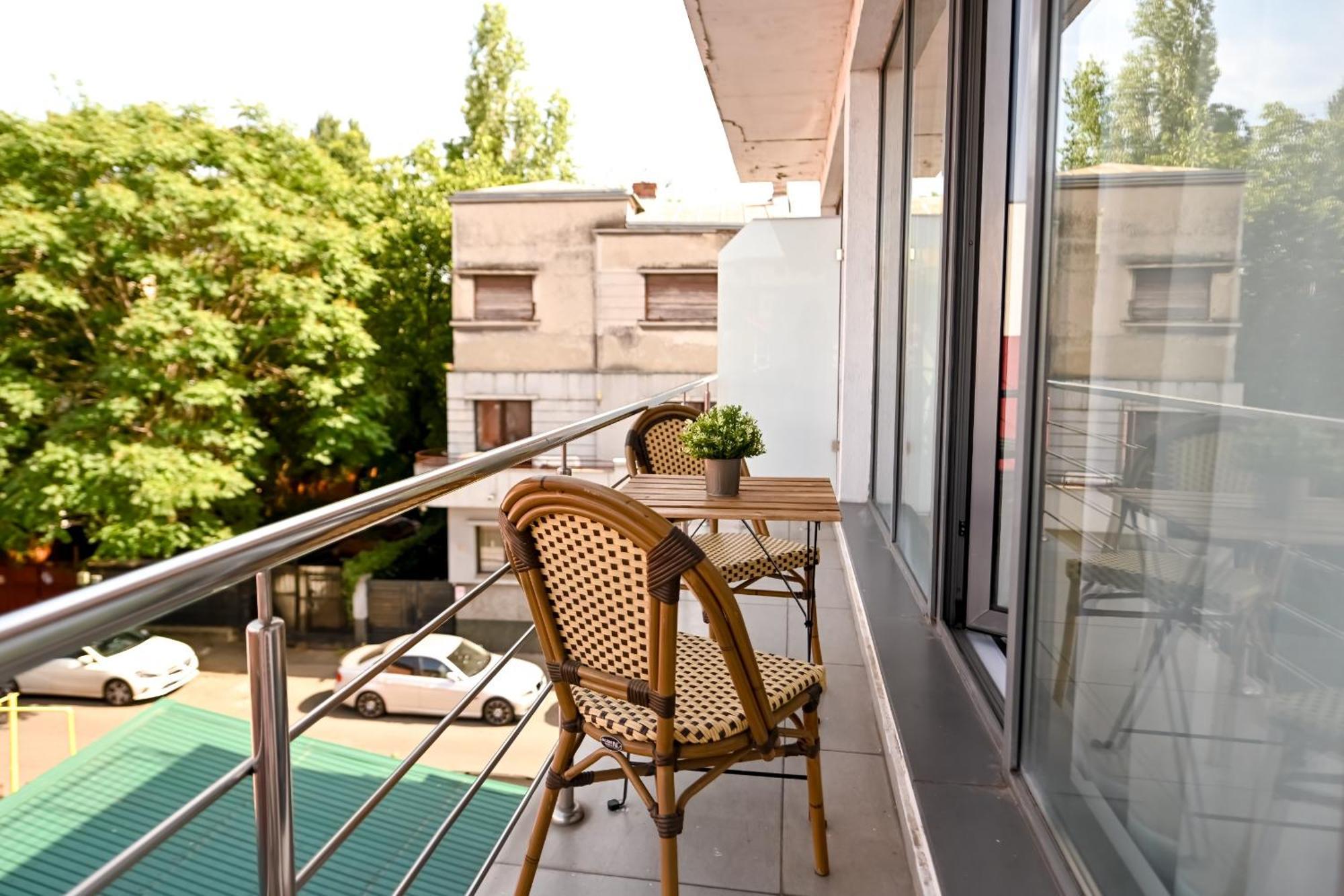 Urban Elegance - Stylish Central Accommodation Bucarest Esterno foto